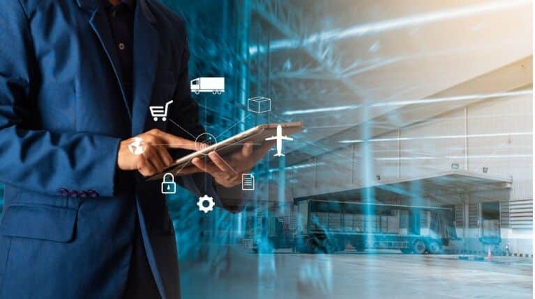 equipo de Iron Import Quality gestionando envíos